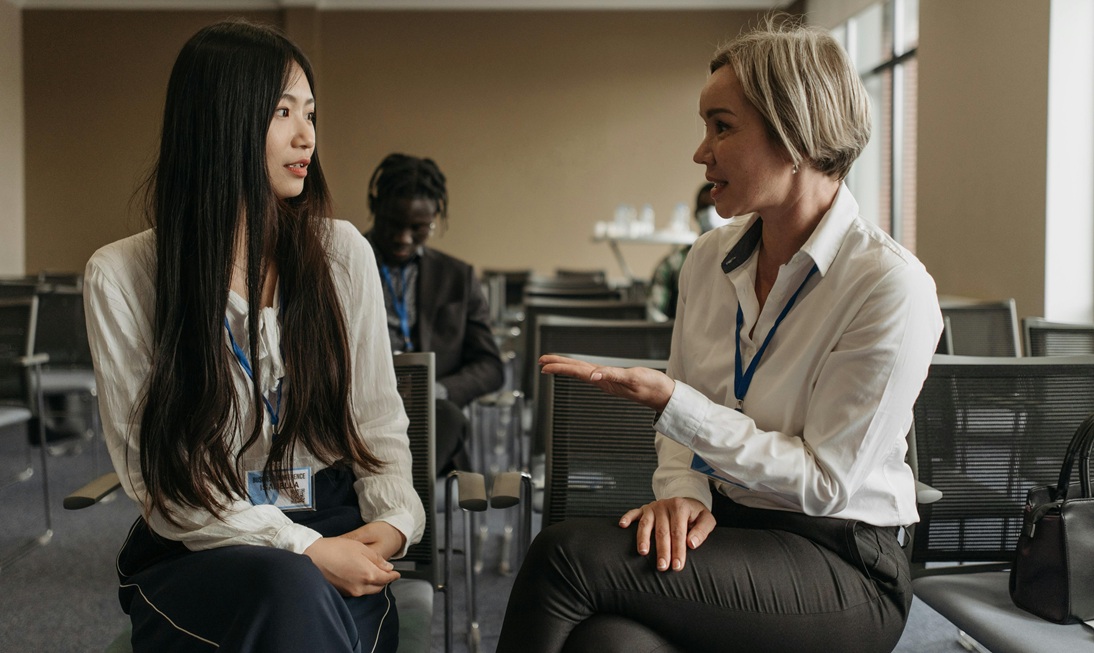 how to choose the right women’s network for your career goals