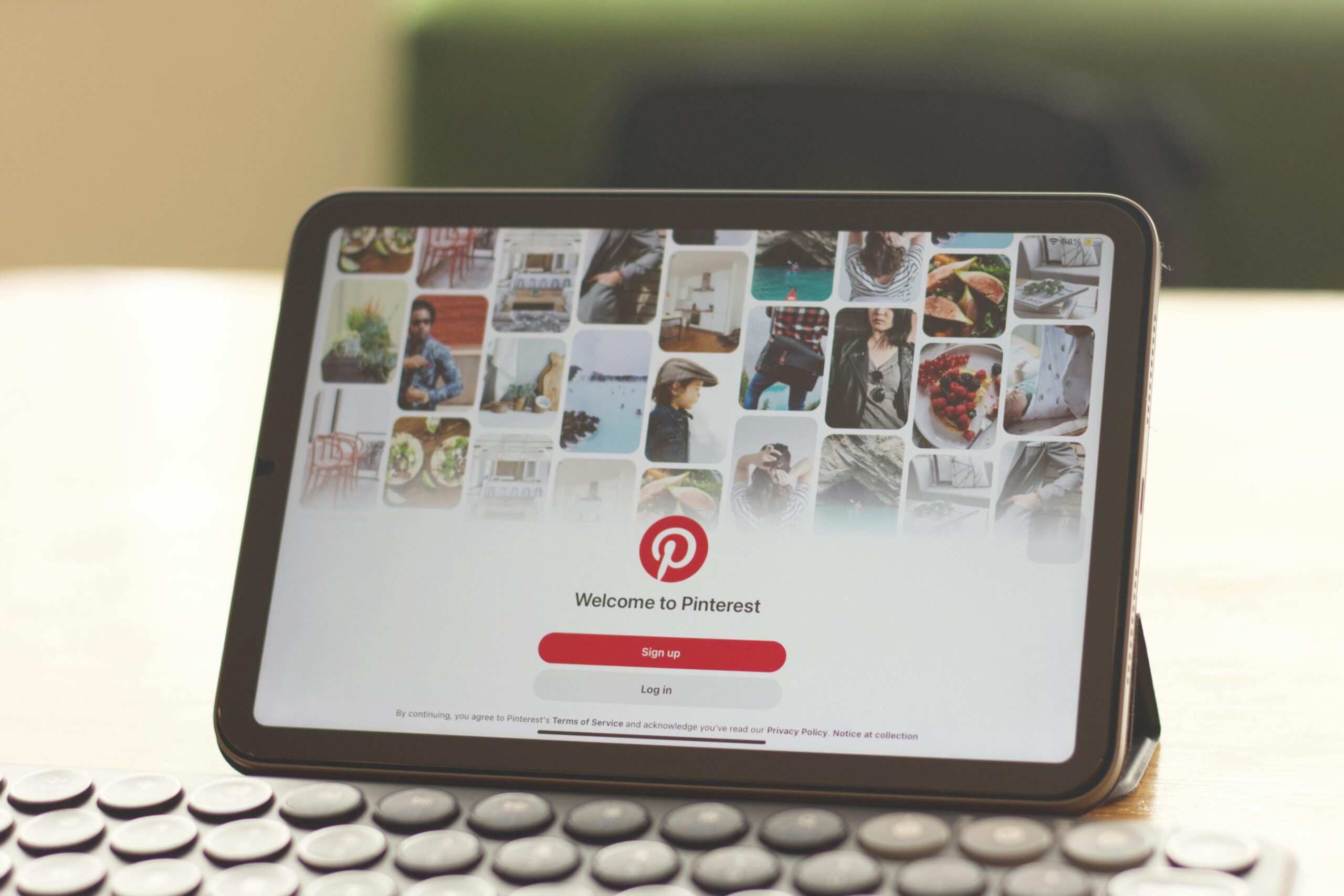 build a personal brand that connects solopreneurs branding