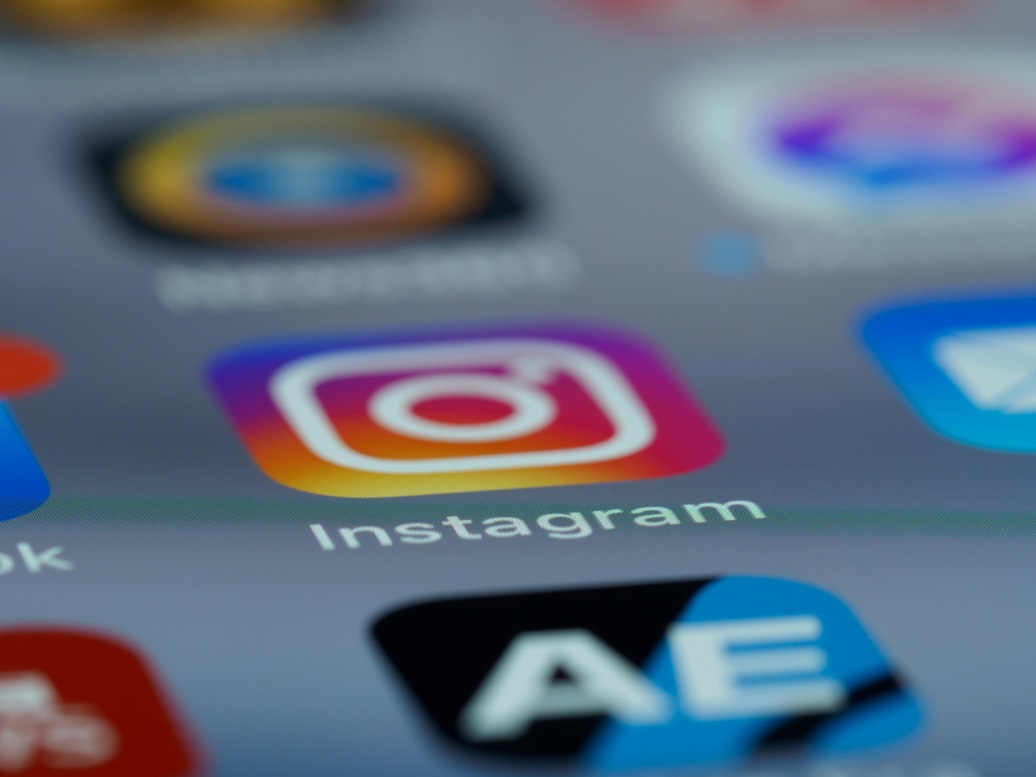 how to start a social media agency for women