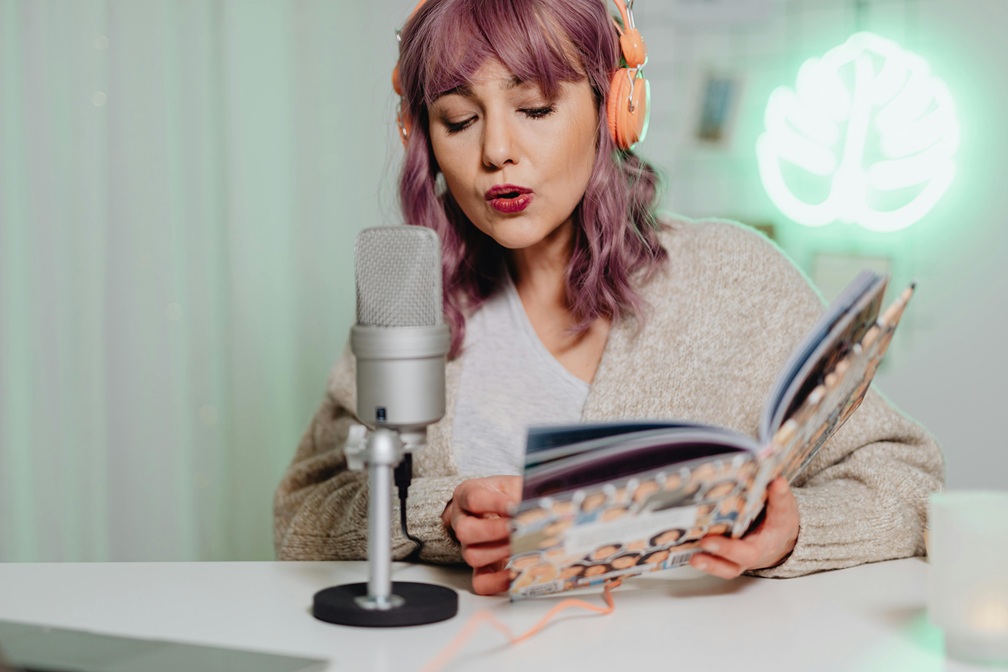 how women can make money podcasting (even with zero audience)